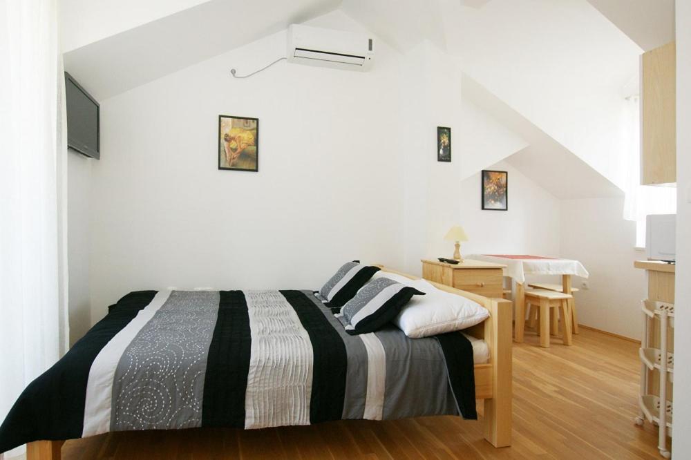 Villa Trio Srima Εξωτερικό φωτογραφία